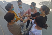 編織花樣五彩繩· 體驗(yàn)濃濃端午情