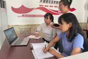 一三一團(tuán)干群認(rèn)真學(xué)習(xí)習(xí)近平總書記到新疆考察的講話精神