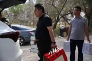 一三〇團黨委中秋節(jié)慰問“訪惠聚”工作隊隊員