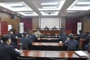 先進(jìn)典型促引領(lǐng)  警示教育敲警鐘