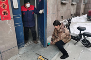 天北城投物業(yè)公司維修單元門溫暖有保障