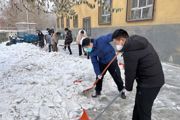 綠瑩里社區(qū)開展“情暖社區(qū)”除冰掃雪志愿服務(wù)活動