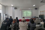 天北經(jīng)開區(qū)毓秀里社區(qū)開展返鄉(xiāng)大學生民族團結教育活動