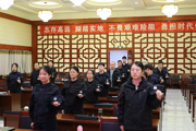  軍事訓(xùn)練礪精兵  忠誠擔(dān)當(dāng)鑄檢魂  ——第七師檢察機(jī)關(guān)開展體能軍事訓(xùn)練 創(chuàng)新推動(dòng)“大學(xué)習(xí)大練兵大提升”活動(dòng)落地生根